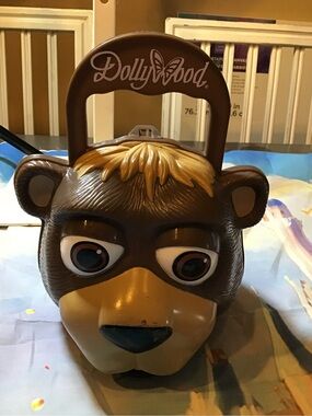 Dollywood plastic bear lunchbox -Preowned